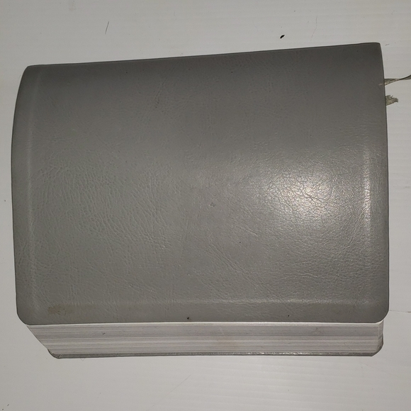 New World Translation of the Holy Scriptures 2013 Watchtower Grey Faux Leather - Picture 4 of 5